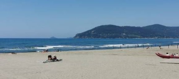 6 bedrooms Villa in Carrara, Italy No. 215073 37