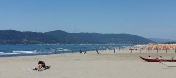 6 bedrooms Villa in Carrara, Italy No. 215073 34