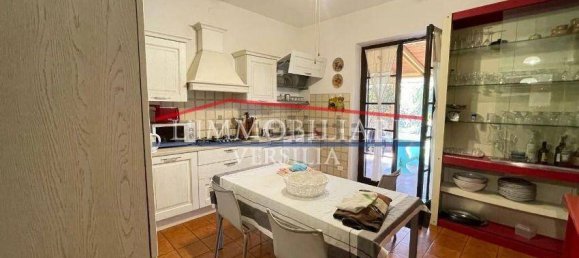 6 bedrooms Villa in Carrara, Italy No. 215073 10