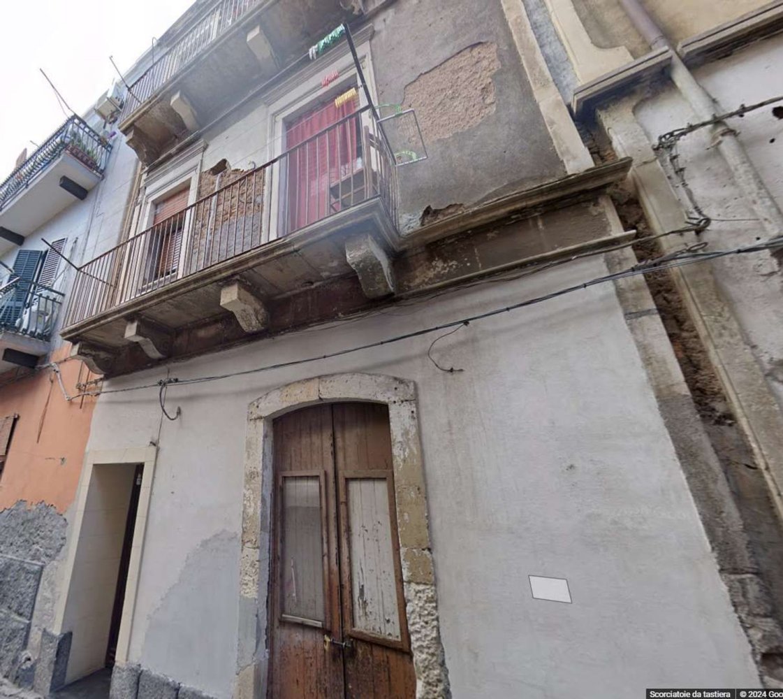 180m² Building in Catania, Italy No. 46976