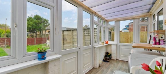 3 bedrooms House in Hanworth, United Kingdom No. 9796 8