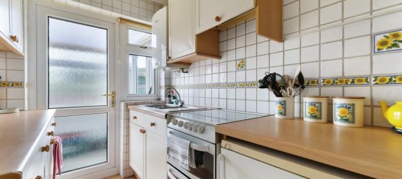 3 bedrooms House in Hanworth, United Kingdom No. 9796 7