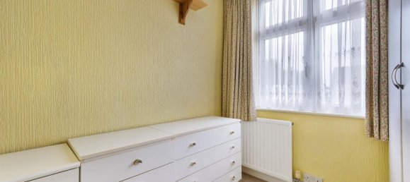 3 bedrooms House in Hanworth, United Kingdom No. 9796 10