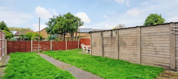 3 bedrooms House in Hanworth, United Kingdom No. 9796 4