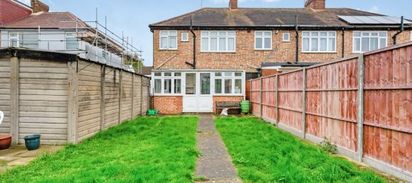 3 bedrooms House in Hanworth, United Kingdom No. 9796 12