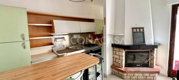 4-salle Appartement à San Salvo, Italy No. 21409 4