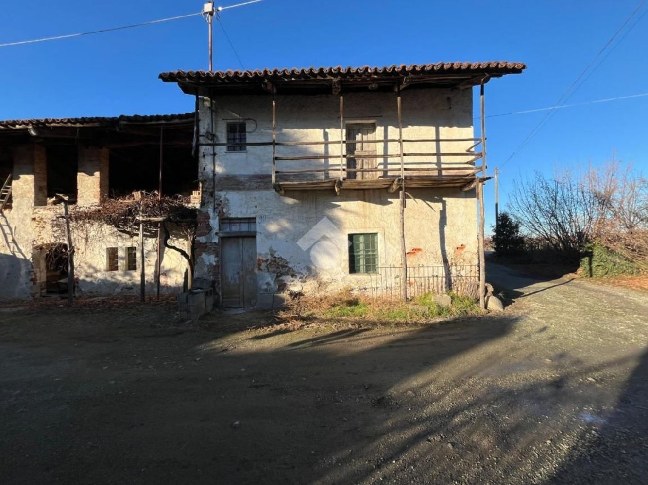 4 rooms House in Revello, Italy No. 152564