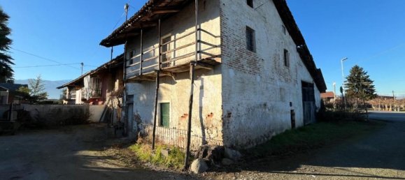 4 rooms House in Revello, Italy No. 152564 2