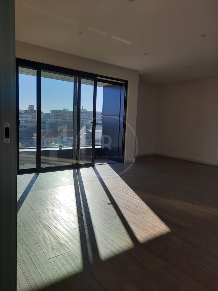 3 bedrooms Apartment in Porto, Portugal No. 105029