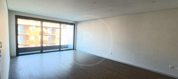 3 bedrooms Apartment in Porto, Portugal No. 105029 7