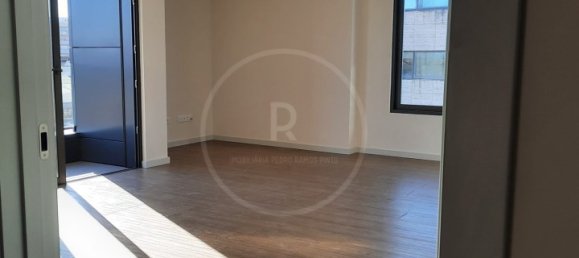 3 bedrooms Apartment in Porto, Portugal No. 105029 3
