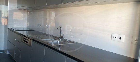 3 bedrooms Apartment in Porto, Portugal No. 105029 8