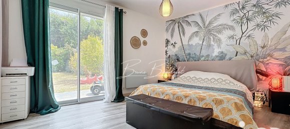 Casa de 5 dormitorios en Sadirac, France No. 289378 11