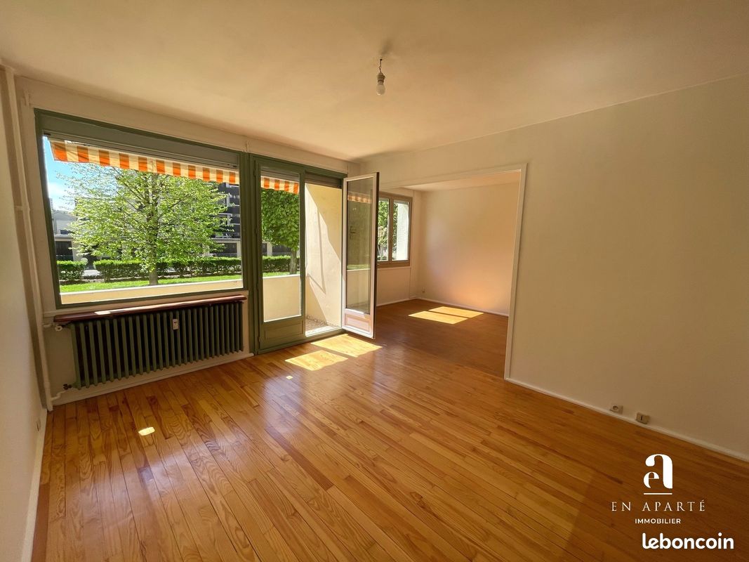 2 bedrooms Apartment in Rhone, France No. 343351