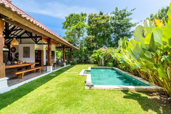 2 dormitorios villa en alquiler en South Kuta, Badung, Bali, Indonesia № 3497