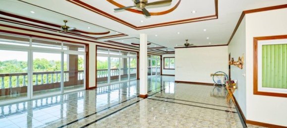 6 bedrooms House for sale in Pattaya, Chonburi, Eastern Thailand, Thailand № 142279 9