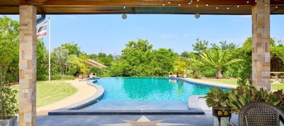 6 bedrooms House for sale in Pattaya, Chonburi, Eastern Thailand, Thailand № 142279 5