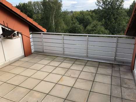 Квартира с 3 спальнями в Хемниц, Германия № 28983