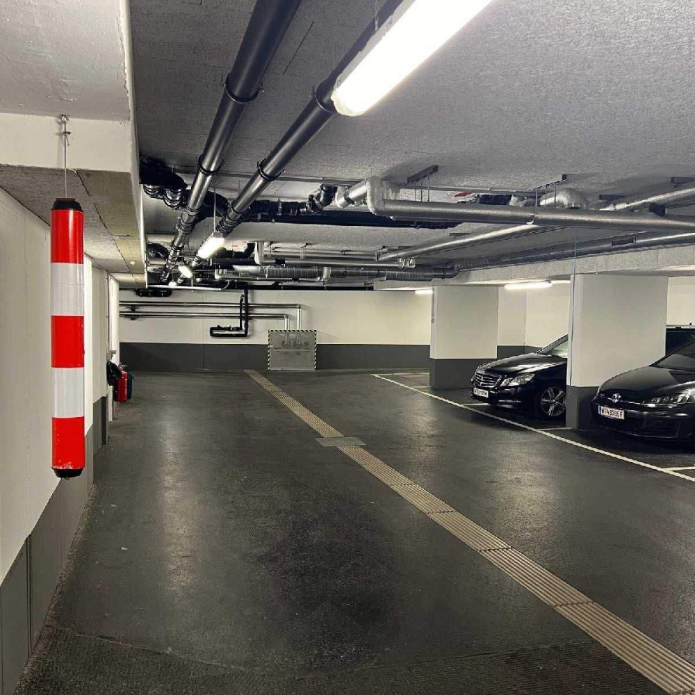  Parking in Hernals, Austria No. 39927