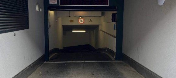 Parking in Hernals, Austria No. 39927 2