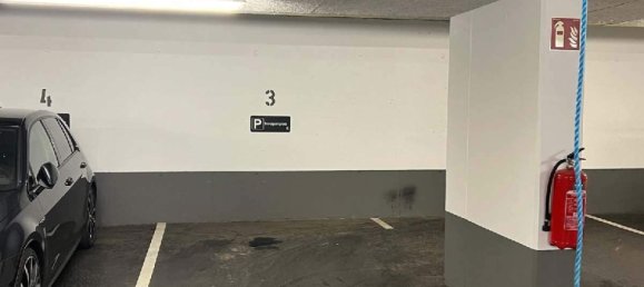 Parking in Hernals, Austria No. 39927 3