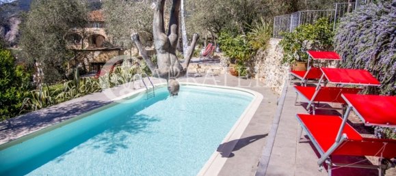 Дом с 8 спальнями в Камайоре, Италия № 116739 2