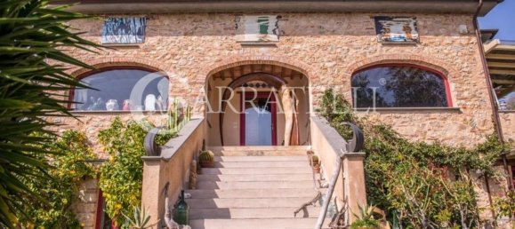 Дом с 8 спальнями в Камайоре, Италия № 116739 4