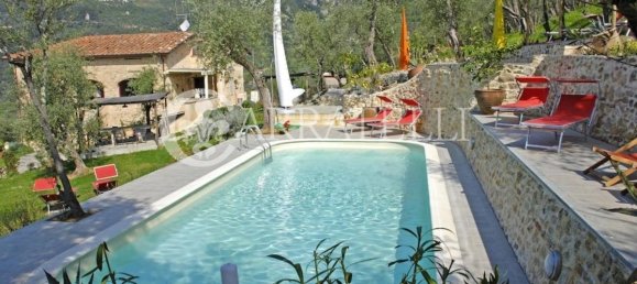 Дом с 8 спальнями в Камайоре, Италия № 116739 9