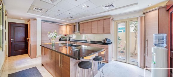 Вилла с 5 спальнями в Meadows, ОАЭ № 112120 5