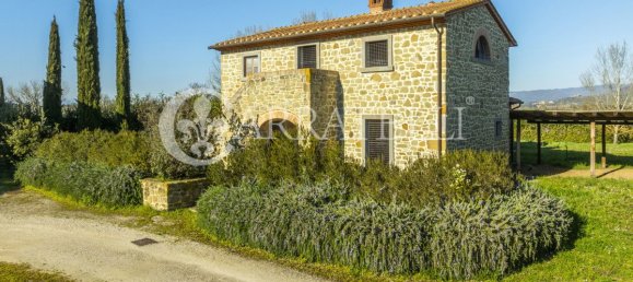 3 bedrooms House in Cortona, Italy No. 128571 5