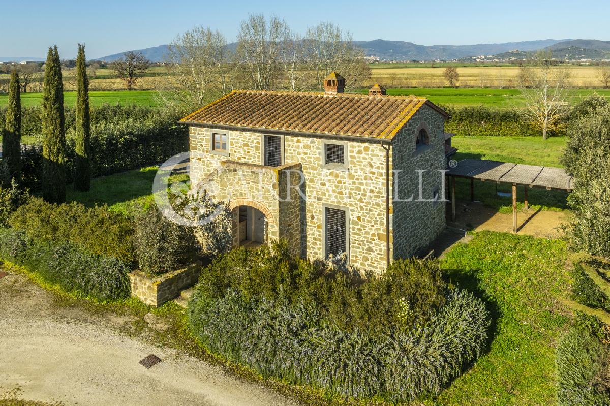 3 bedrooms House in Cortona, Italy No. 128571