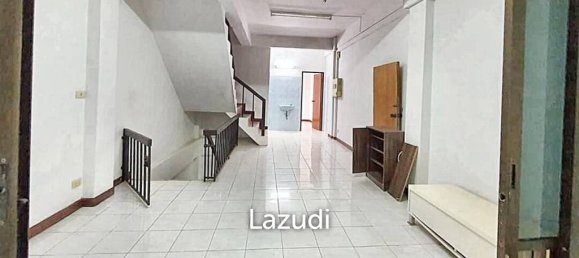 300m² Commercial property in Bang Na, Thailand No. 13771 2