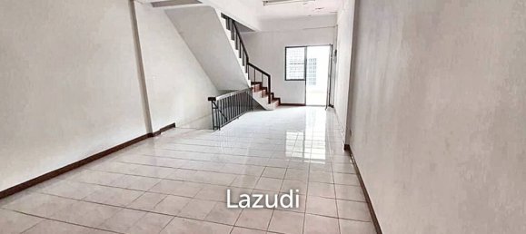 300m² Commercial property in Bang Na, Thailand No. 13771 6