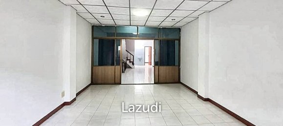 300m² Commercial property in Bang Na, Thailand No. 13771 8