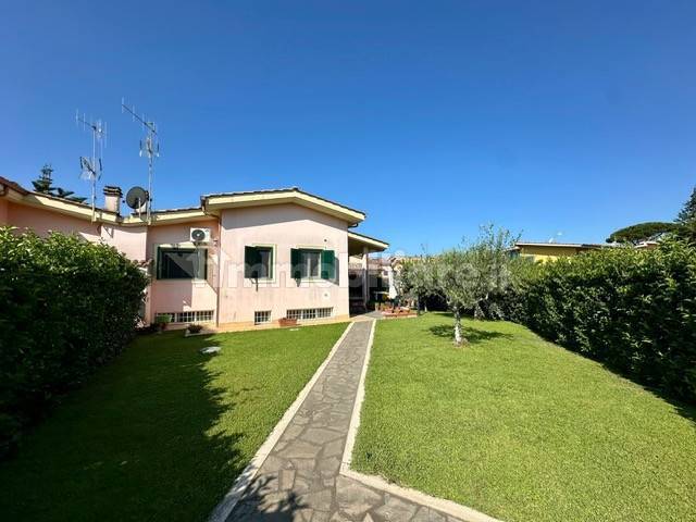 4 Schlafzimmer Villa in Ardea, Italy, Nr. 330743