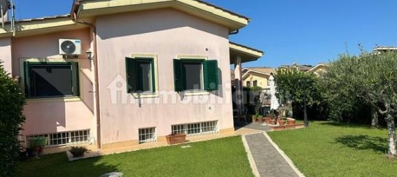 4 Schlafzimmer Villa in Ardea, Italy, Nr. 330743 3