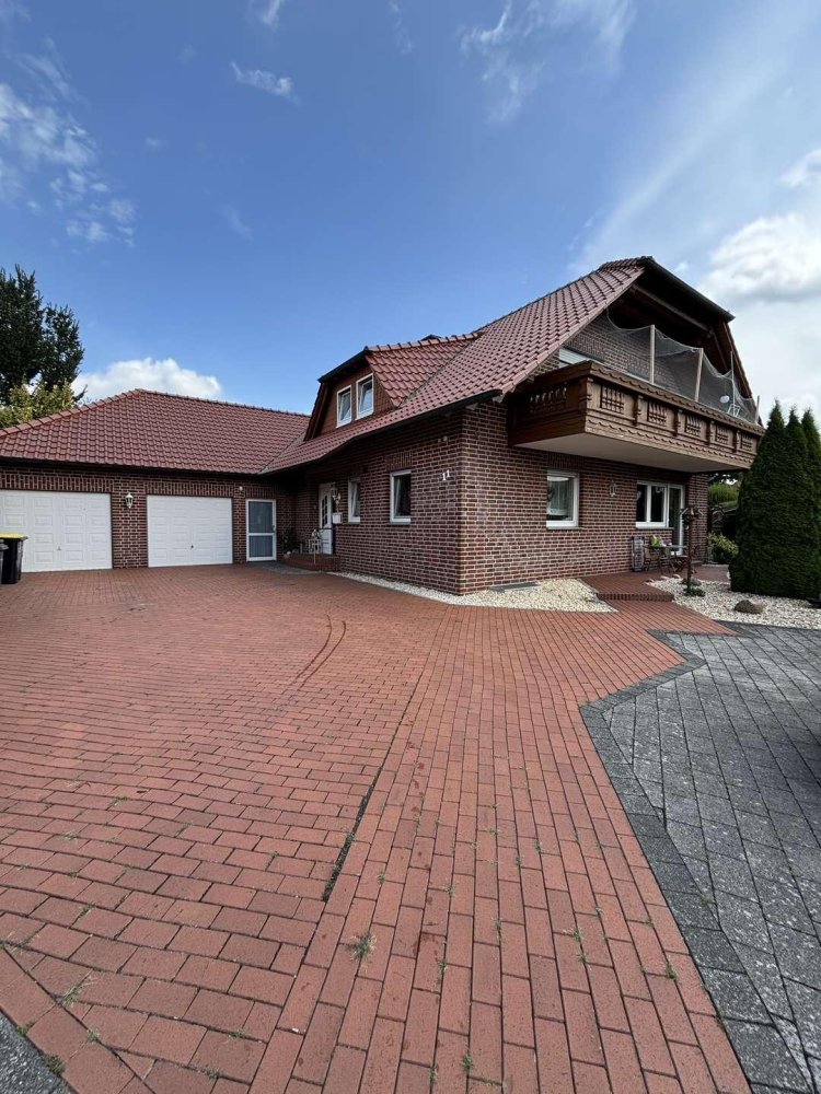 4 bedrooms Townhouse in Gutersloh, Germany No. 233360