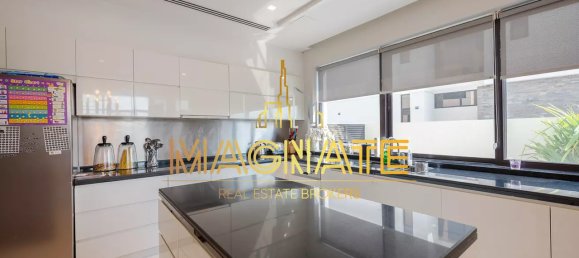 4 bedrooms Villa in Jumeirah Beach Residence, UAE No. 795 6