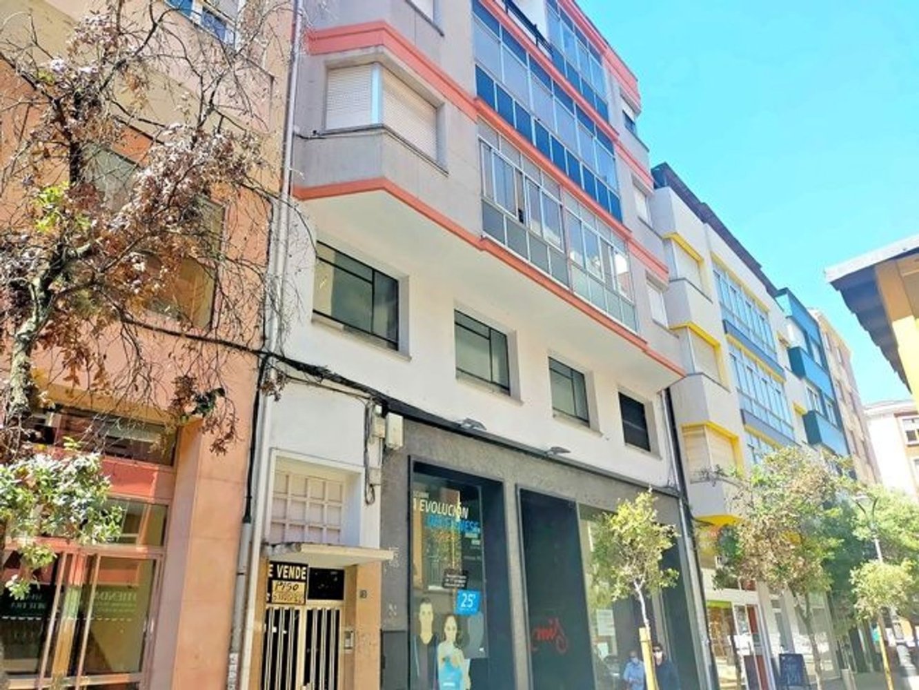 4 bedrooms Apartment in Leon, Spain No. 105246