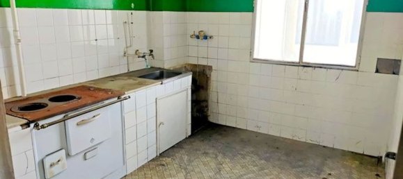 4 bedrooms Apartment in Leon, Spain No. 105246 2