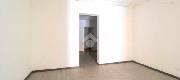 2-Zimmer Gewerbliche Immobilie in Capriolo, Italy, Nr. 141644 2