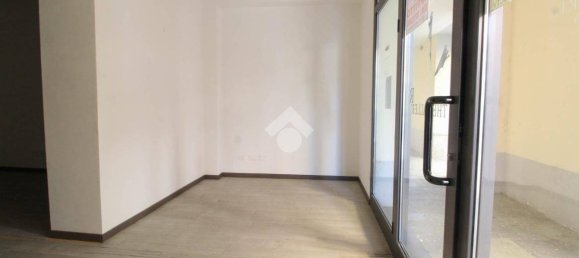 2-Zimmer Gewerbliche Immobilie in Capriolo, Italy, Nr. 141644 11