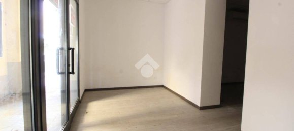 2-Zimmer Gewerbliche Immobilie in Capriolo, Italy, Nr. 141644 9