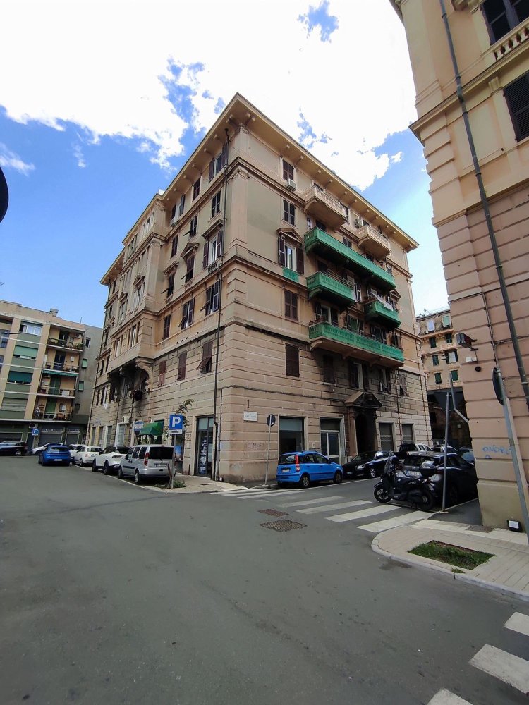 4 rooms Apartment in Genoa, Italy No. 259969