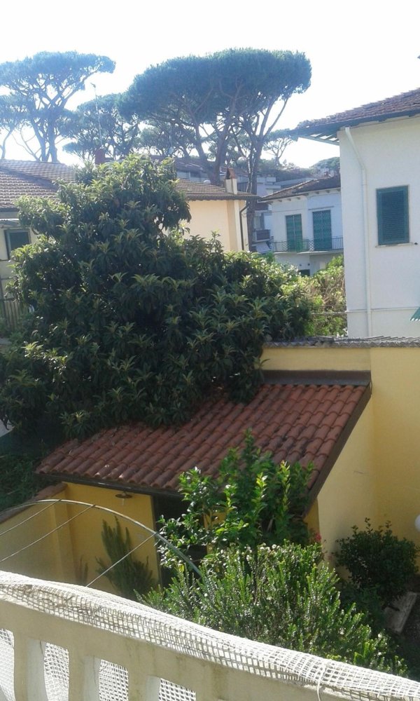 Квартира с 3 комнатами в Виареджо, Италия № 280045