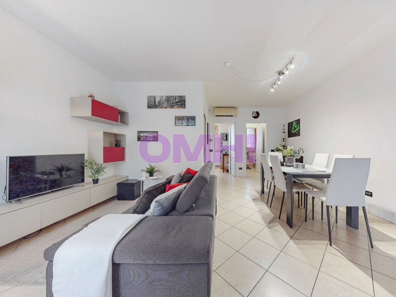 Casa de 4 dormitorios en Samarate, Italy No. 334211