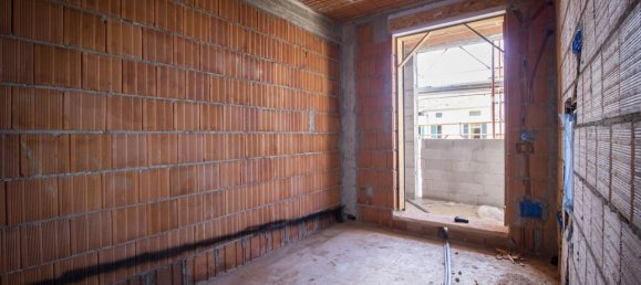 Apartamento de 3 habitaciónes en Prato, Italy No. 18369 10