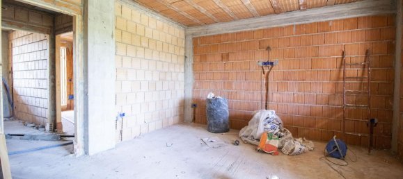 Apartamento de 3 habitaciónes en Prato, Italy No. 18369 4