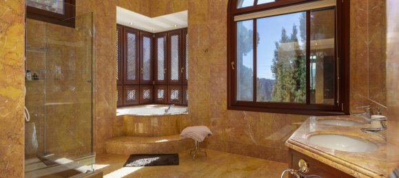 8 bedrooms Villa in Malaga, Spain No. 24253 13