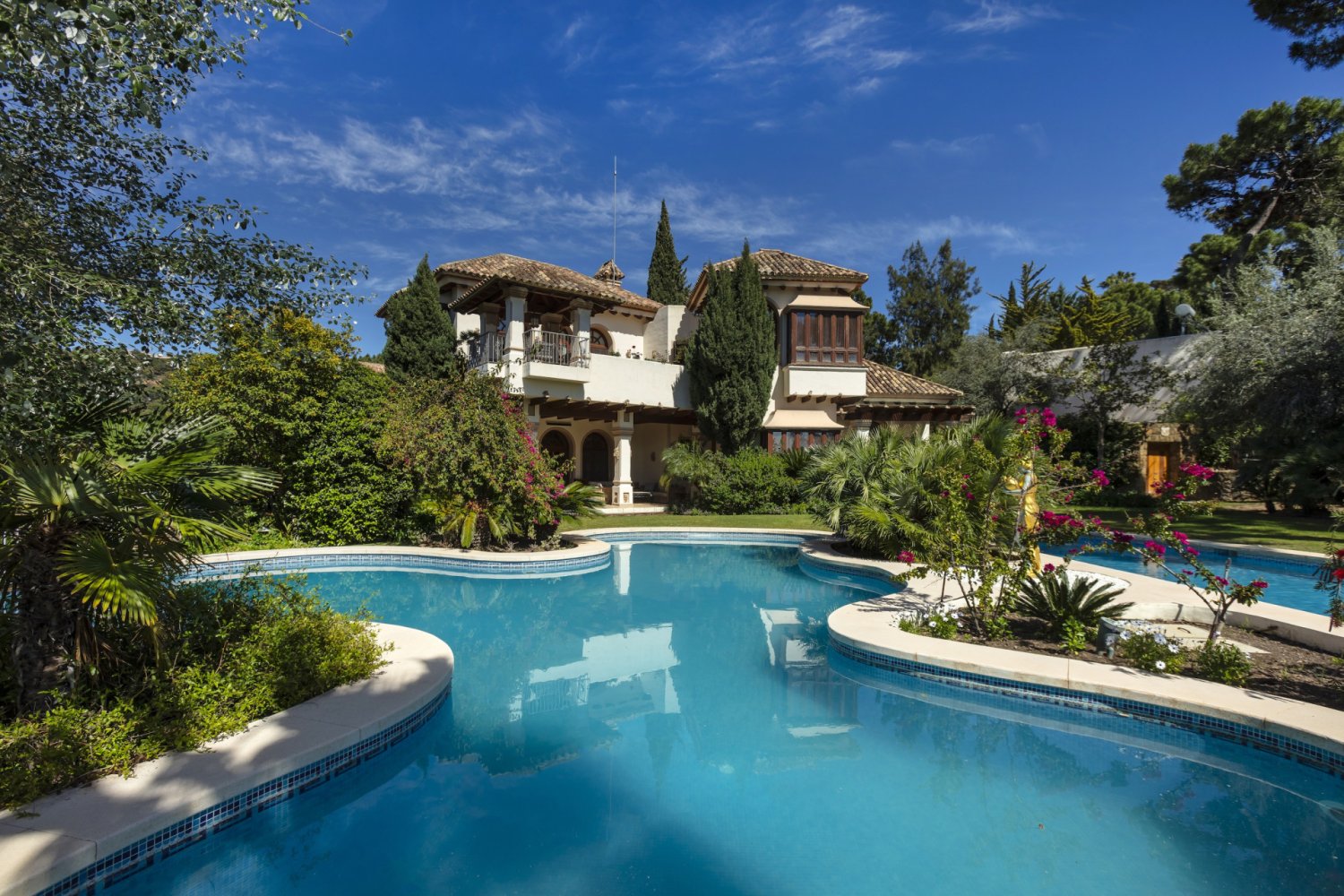 8 bedrooms Villa in Malaga, Spain No. 24253